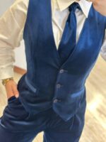 COLETE EM VELUDO AZUL COM GRAVATA DIXIE - Image 2