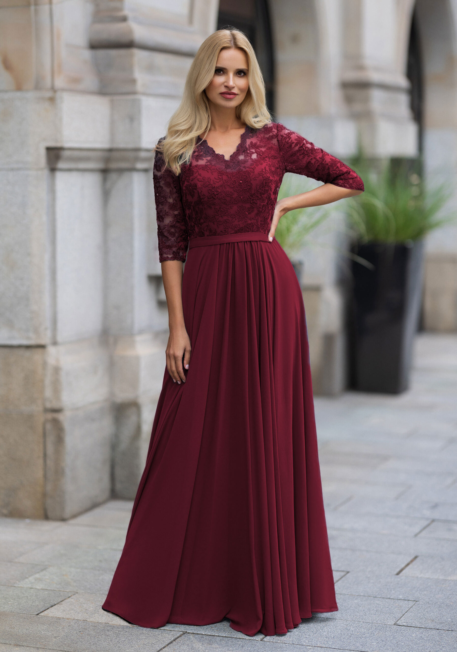 0779_Rio-Red_1-scaled VESTIDO BORDEAUX LONGO RENDADO COM MANGA TRÊS QUARTOS PONTO CHIC - Image 1