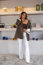 CALÇA BRANCA COM PREGAS PONTO CHIC - Image 4