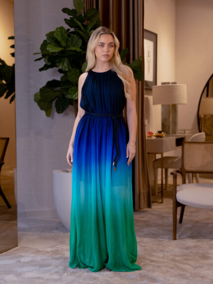 VESTIDO COMPRIDO PLISSADO DEGRADÉ COM CORDÃO LANÇA PERFUME