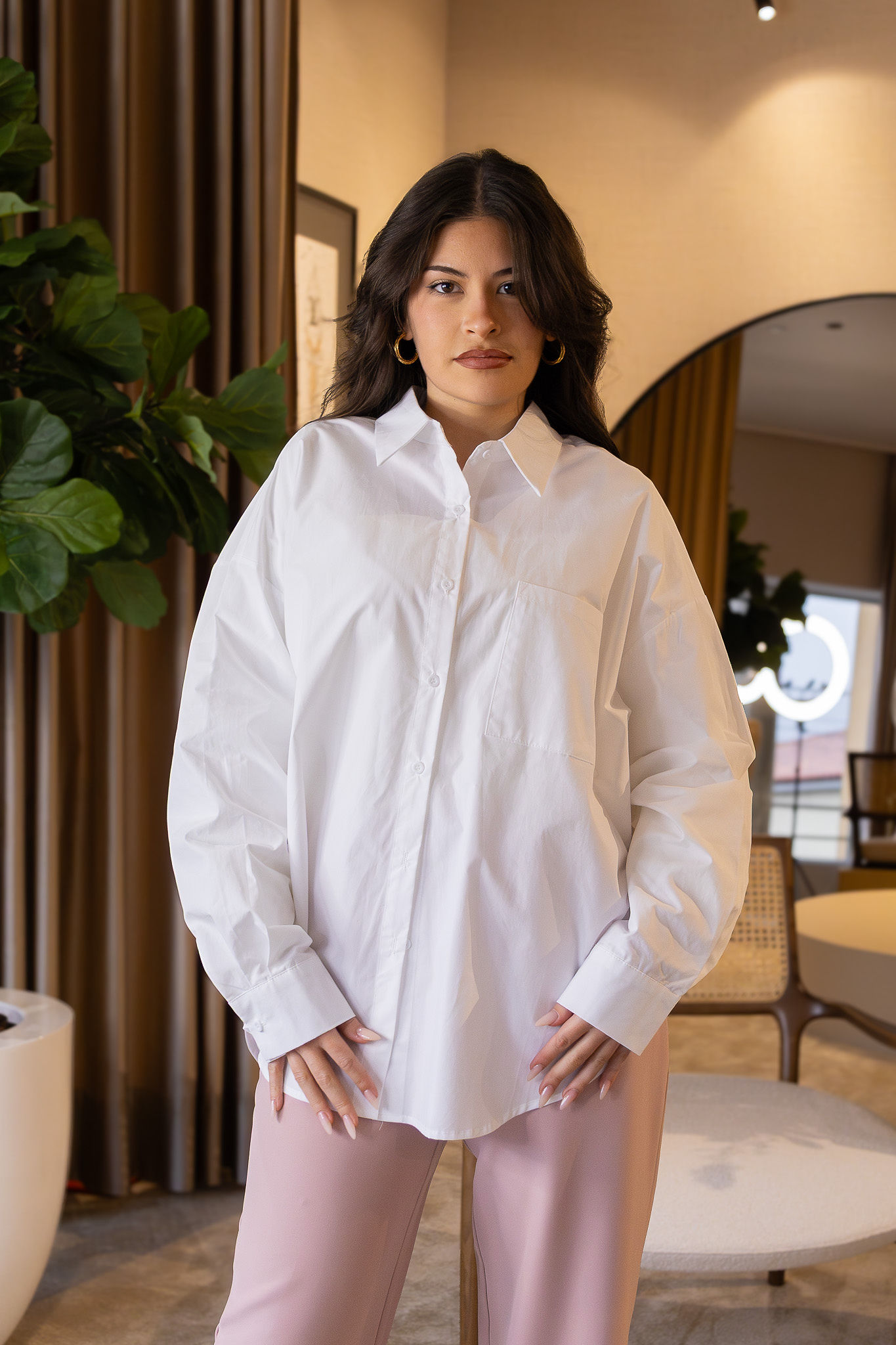 IMG_2253 CAMISA BRANCA CLÁSSICA COM BOLSO PONTO CHIC - Image 1