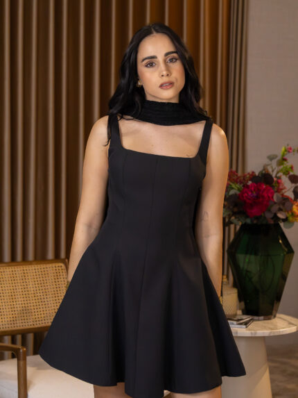 VESTIDO PRETO ESTRUTURADO COM CORTE CORSET PONTO CHIC