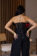 CORPETE PRETO EM RENDA COM TULE E AJUSTE EM TRESPASSE NAS COSTAS PONTO CHIC - Image 5