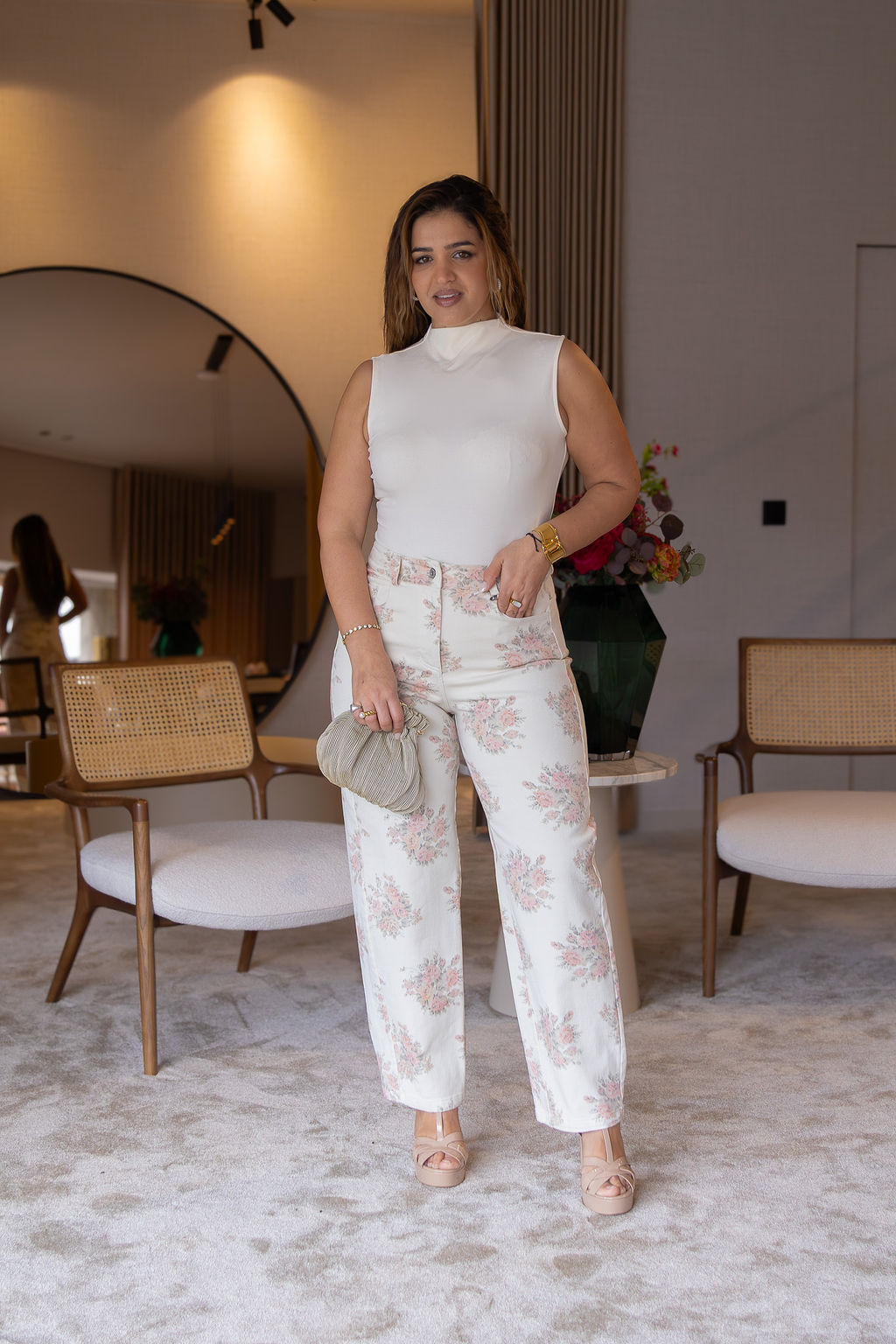 IMG_3067 CALÇA FLORAL EM TONS ROSA E VERDE DIXIE - Image 1