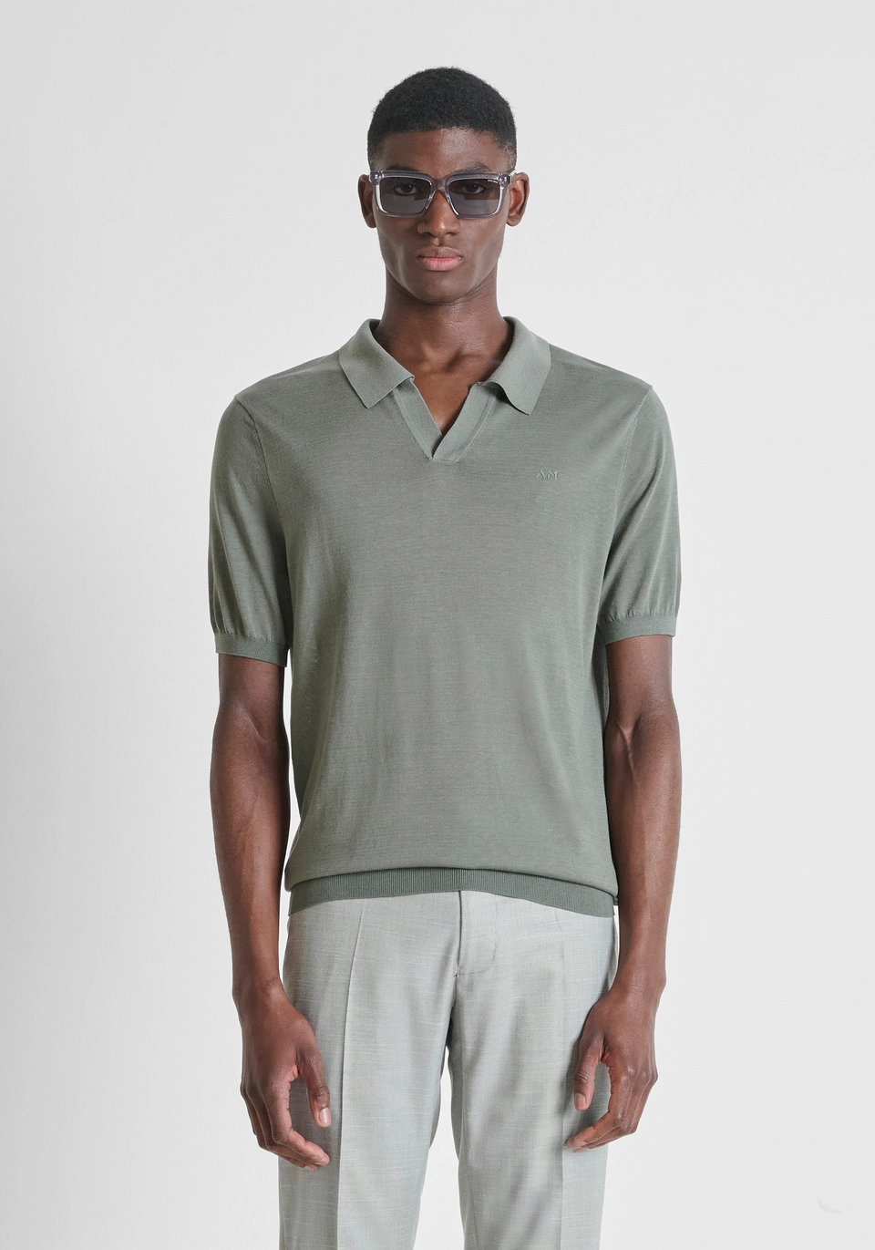 MMSW01608-YA200091-4095_02 POLO VERDE MILITAR EM MALHA ANTONY MORATO - Image 1
