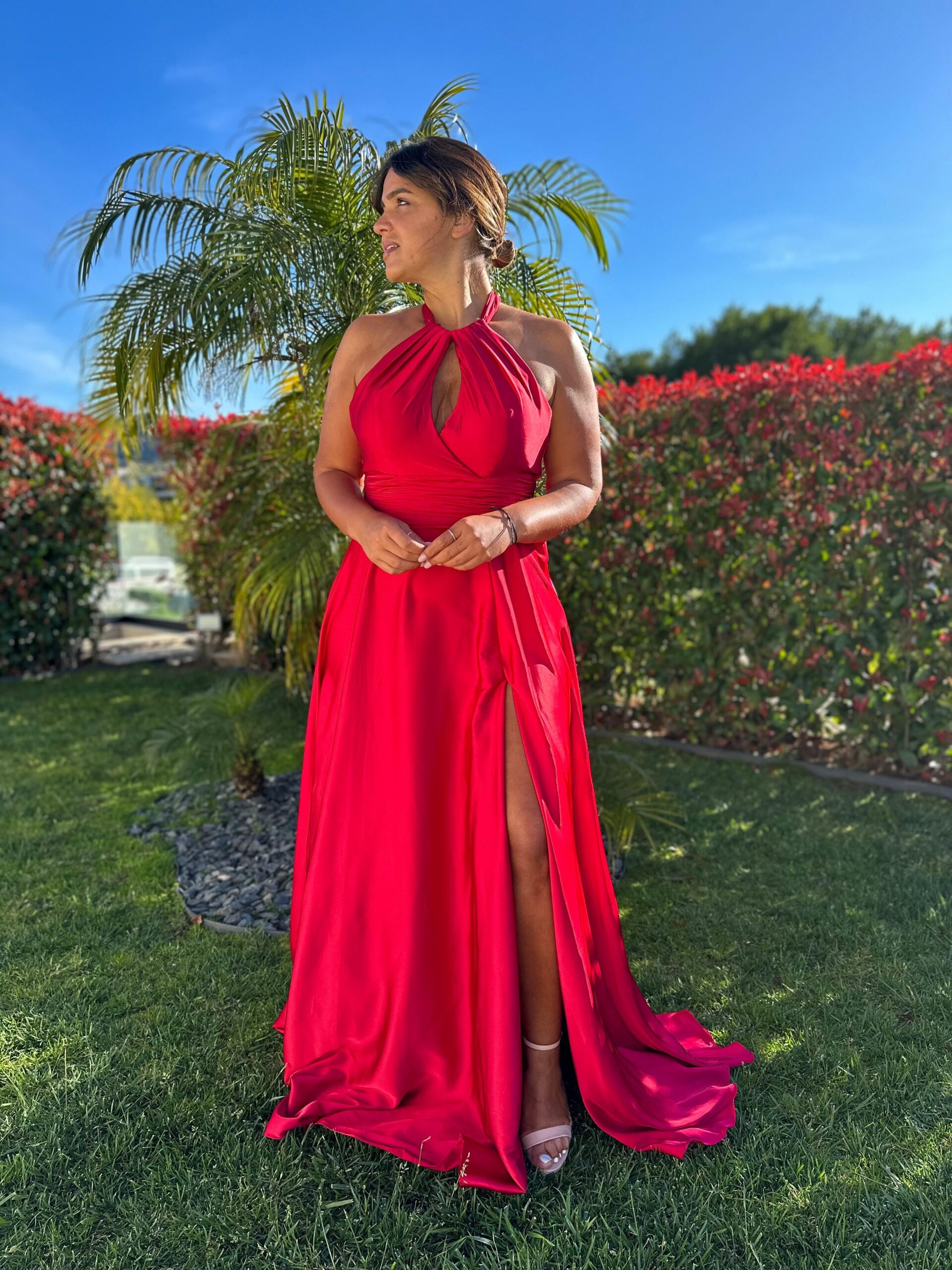 WhatsApp-Image-2024-04-29-at-18.50.27-24-scaled VESTIDO LONGO VERMELHO ACETINADO HALTER COM ATADO NO PESCOÇO PONTO CHIC - Image 1