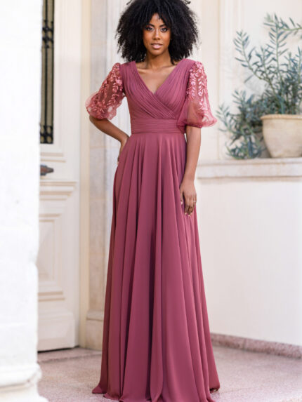 VESTIDO LONGO ROSA COM MANGAS BORDADAS PONTO CHIC