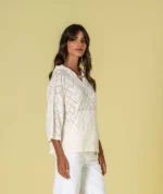 CAMISOLA BEGE COM CAPUZ DE MALHA RENDADA RUGA - Image 2
