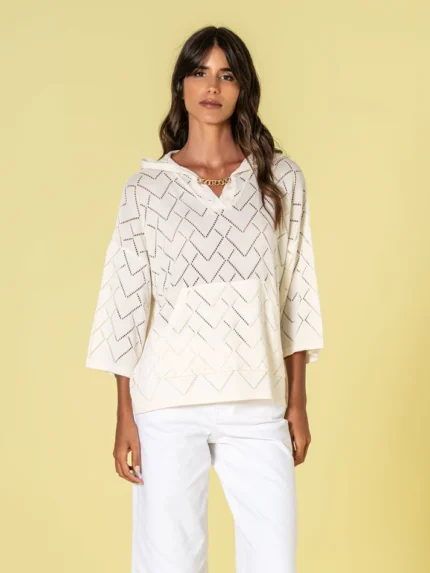 CAMISOLA BEGE COM CAPUZ DE MALHA RENDADA RUGA