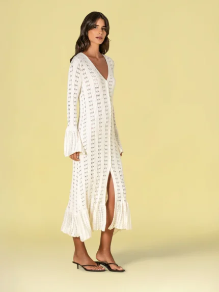VESTIDO BEGE DE MALHA RENDADA COM BOTÕES RUGA