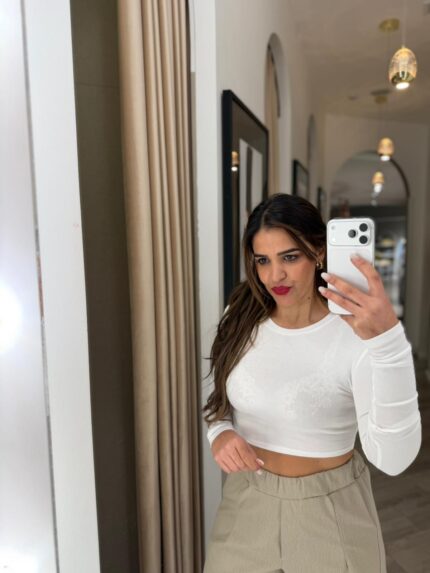 TOP CROPPED BRANCO MANGA COMPRIDA PONTO CHIC