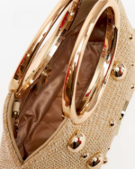 BOLSA DE MÃO EM PALHA COM PEGA DOURADA LANÇA PERFUME - Image 3