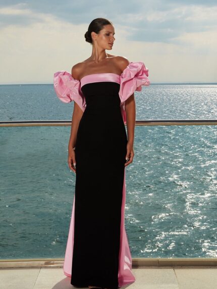 VESTIDO LONGO PRETO COM CAPA ROSA PONTO CHIC