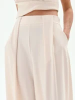 CALÇA BEGE FLUIDA COM PREGAS NA CINTURA RINASCIMENTO - Image 4