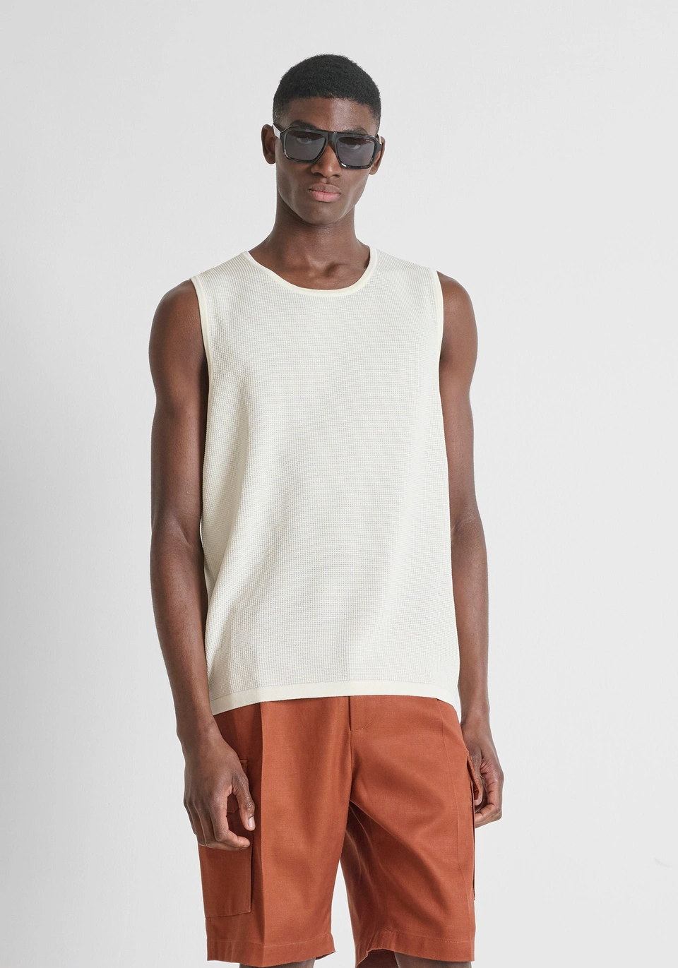 MMSW01593-YA500091-1021_02 CAMISOLA CAVA CRU EM MALHA TEXTURADA ANTONY MORATO - Image 1