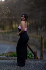 VESTIDO LONGO PRETO COM CAPA ROSA PONTO CHIC - Image 5