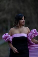 VESTIDO LONGO PRETO COM CAPA ROSA PONTO CHIC - Image 7