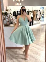 VESTIDO CURTO VERDE ÁGUA COM DECOTE EM V PONTO CHIC
