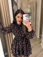 VESTIDO CURTO FLORAL PRETO COM ROSAS PONTO CHIC