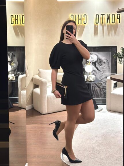 VESTIDO PRETO MANGA CURTA COM MACHOS PONTO CHIC