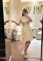 VESTIDO CURTO BEGE COM RENDA E TULE PONTO CHIC