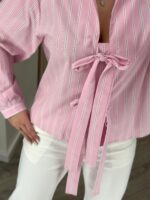 CAMISA ROSA BEBÉ ÀS RISCAS COM LAÇOS PONTO CHIC - Image 5