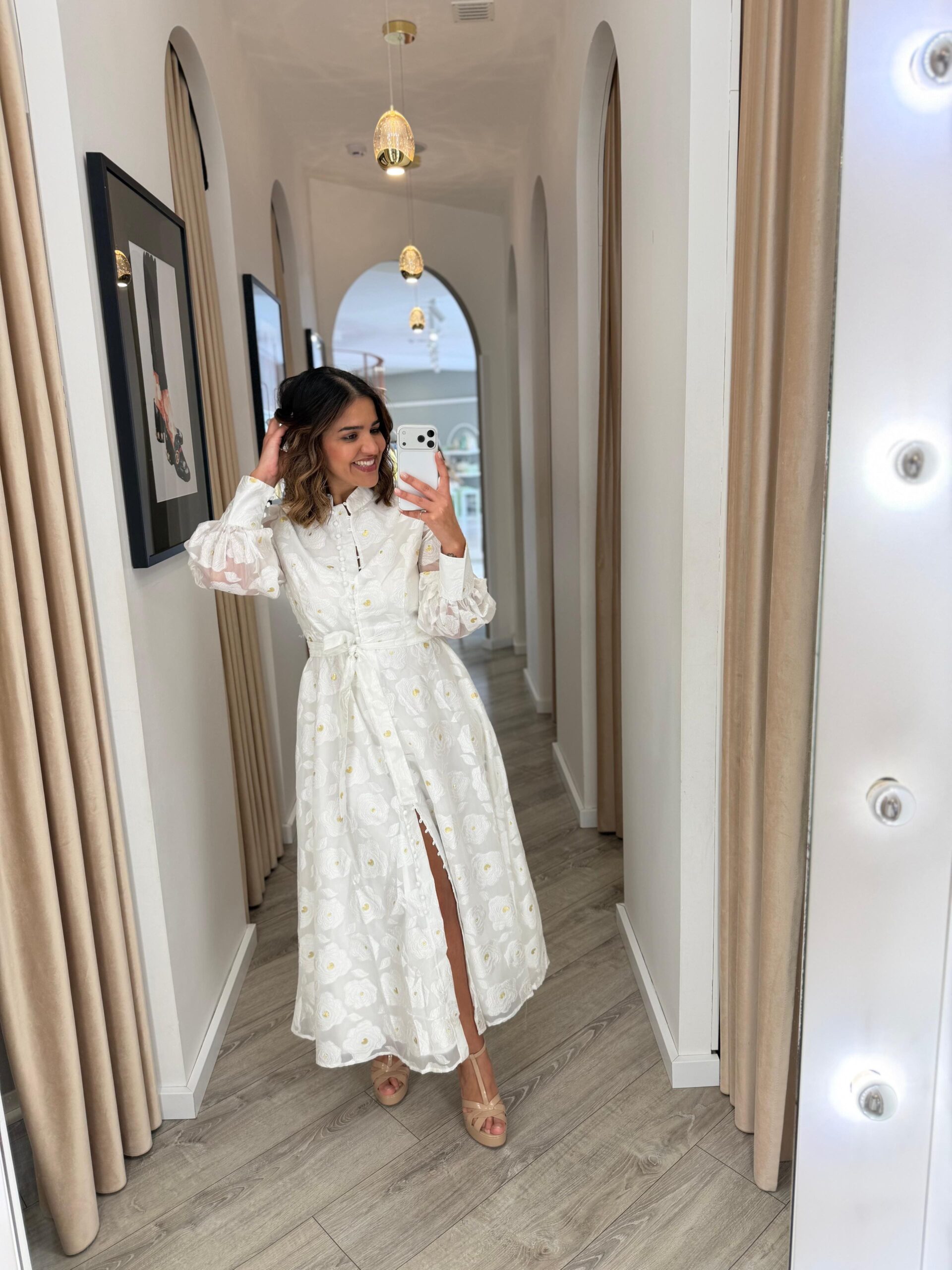 WhatsApp Image 2026-03-20 at 15.31.01 (8) VESTIDO CAMISEIRO BRANCO FLORAL COM CINTO PONTO CHIC - Image 1