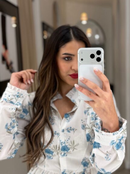 BLUSA FLORAL BRANCA E AZUL PONTO CHIC