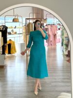 VESTIDO MIDI AZUL TURQUESA TEXTURADO CAI-CAI PONTO CHIC - Image 2