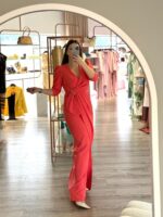 VESTIDO COMPRIDO CORAL COM DRAPEADO E FIVELA PONTO CHIC - Image 3