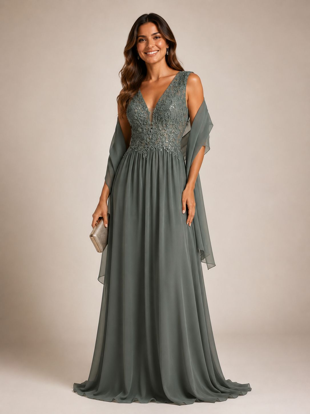 WhatsApp Image 2026-05-28 at 17.51.08 VESTIDO VERDE SÁLVIA COM BORDADOS E LANTEJOULAS PONTO CHIC - Image 1