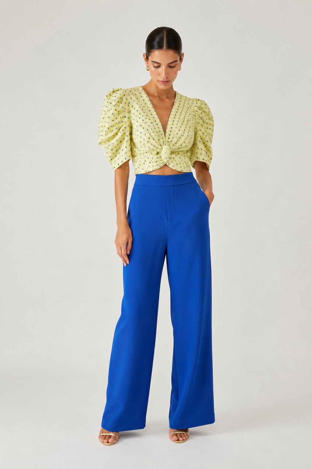 WhatsApp Image 2026-06-01 at 18.14.52 CONJUNTO AMARELO E AZUL PONTO CHIC - Image 1