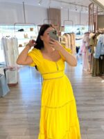 VESTIDO LONGO AMARELO COM MANGAS BALÃO E DETALHES EM RENDA PONTO CHIC - Image 2