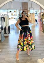 CONJUNTO PRETO COM ESTAMPADO GRÁFICO E MANGAS VOLUMOSAS PONTO CHIC - Image 3