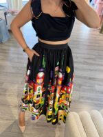 CONJUNTO PRETO COM ESTAMPADO GRÁFICO E MANGAS VOLUMOSAS PONTO CHIC - Image 4