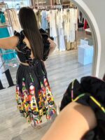 CONJUNTO PRETO COM ESTAMPADO GRÁFICO E MANGAS VOLUMOSAS PONTO CHIC - Image 2