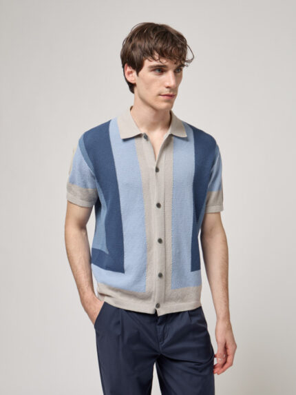 POLO DE MALHA TRICOT COM PADRÃO GEOMÉTRICO AZUL GIANNI LUPO