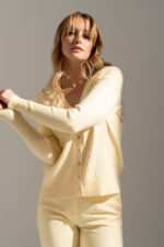 CARDIGAN DE MALHA AMARELO CANELADA FERRACHE - Image 3