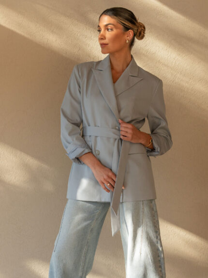 BLAZER AZUL COM CINTO FERRACHE