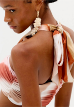 TOP ESTAMPADO ROSA E CAMEL COM DETALHE DOURADO LANÇA PERFUME - Image 2