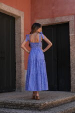VESTIDO COMPRIDO AZUL ÀS RISCAS COM FOLHOS SAHOCO - Image 6