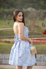 VESTIDO AZUL COM PADRÃO FLORAL RINASCIMENTO - Image 5