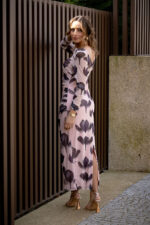 VESTIDO MIDI ROSA NUDE COM ESTAMPADO FLORAL PONTO CHIC - Image 4