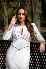 VESTIDO BRANCO COM VIVOS EM CONTRASTANTE PONTO CHIC - Image 2