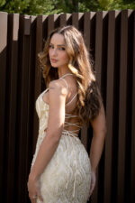 VESTIDO DOURADO COMPRIDO COM BRILHANTES PONTO CHIC - Image 3