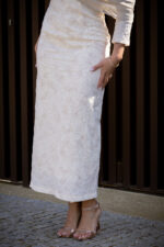 VESTIDO CRU TEXTURADO COM LENÇO ASSIMÉTRICO PONTO CHIC - Image 6