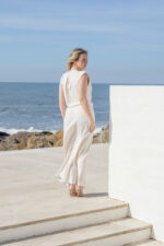 VESTIDO LONGO CRU COM DETALHE DOURADO NA CINTURA RINASCIMENTO - Image 7