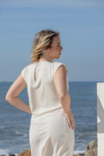 VESTIDO LONGO CRU COM DETALHE DOURADO NA CINTURA RINASCIMENTO - Image 6