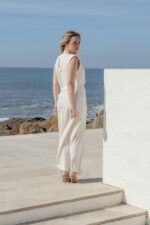 VESTIDO LONGO CRU COM DETALHE DOURADO NA CINTURA RINASCIMENTO - Image 8