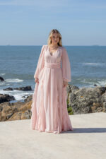 VESTIDO COMPRIDO ROSA COM FOLHOS E MANGA ABALONADA SAHOCO - Image 8